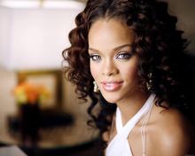 Rihanna 220x176